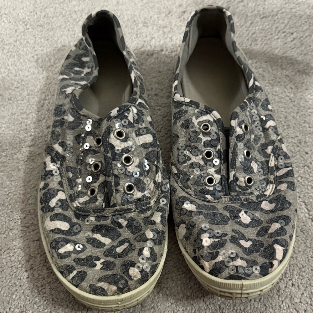 Old Navy Slip on Sneakers grey cheetah print Size 8